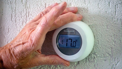 Massaclaim tegen grote energieleveranciers om tussentijds verhogen variabel tarief