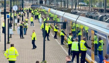 Veel controleurs en politie bij grote actie tegen zwartrijders: 'Er is behoorlijk wat overlast'