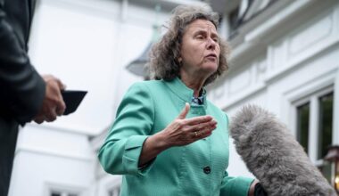 Marjolein Faber haalt flink uit naar collega's in boek