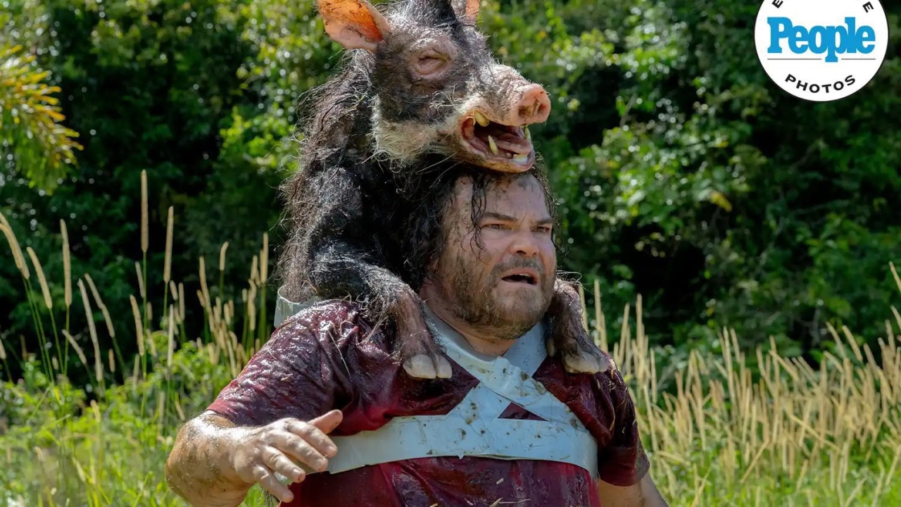 Eerste foto's 'Anaconda' met een gehavend wild zwijn en menselijk voer