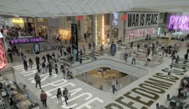 Absurde, maar indrukwekkende beelden in 'Orwell: 2 2 = 5': een aanrader?