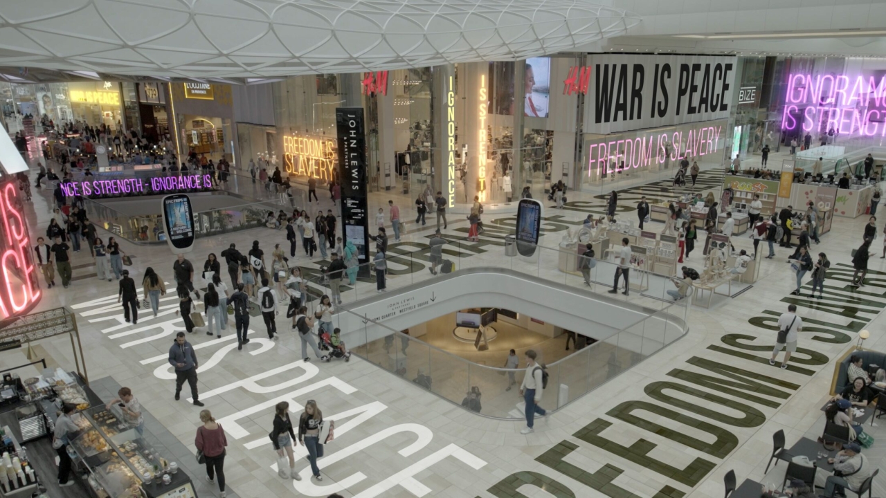 Absurde, maar indrukwekkende beelden in 'Orwell: 2 2 = 5': een aanrader?