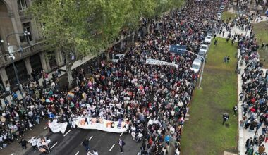 Emotioneel protest in Buenos Aires na gelivestreamde vrouwenmoorden