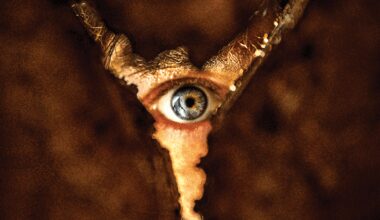 De exclusieve internationale poster van Return to Silent Hill toont een angstaanjagende eerste blik op Pyramid Head en de Silent Hill 2-adaptatie