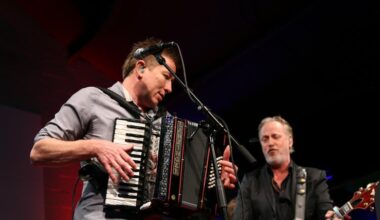 Geduld Rowwen Hèze is op: “Vanaf volgende maand spreekt iedereen in Holland Limburgs”