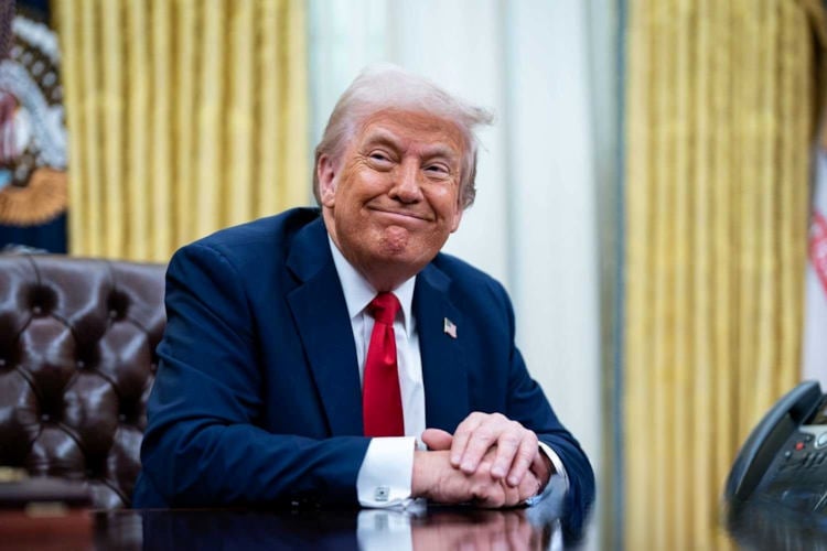 Trump stelt gerust: “Doodstraf alleen bedoeld voor echte criminelen, zoals democraten en journalisten”