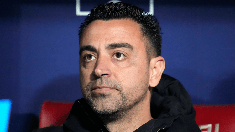 Xavi Hernández op de bank namens FC Barcelona.