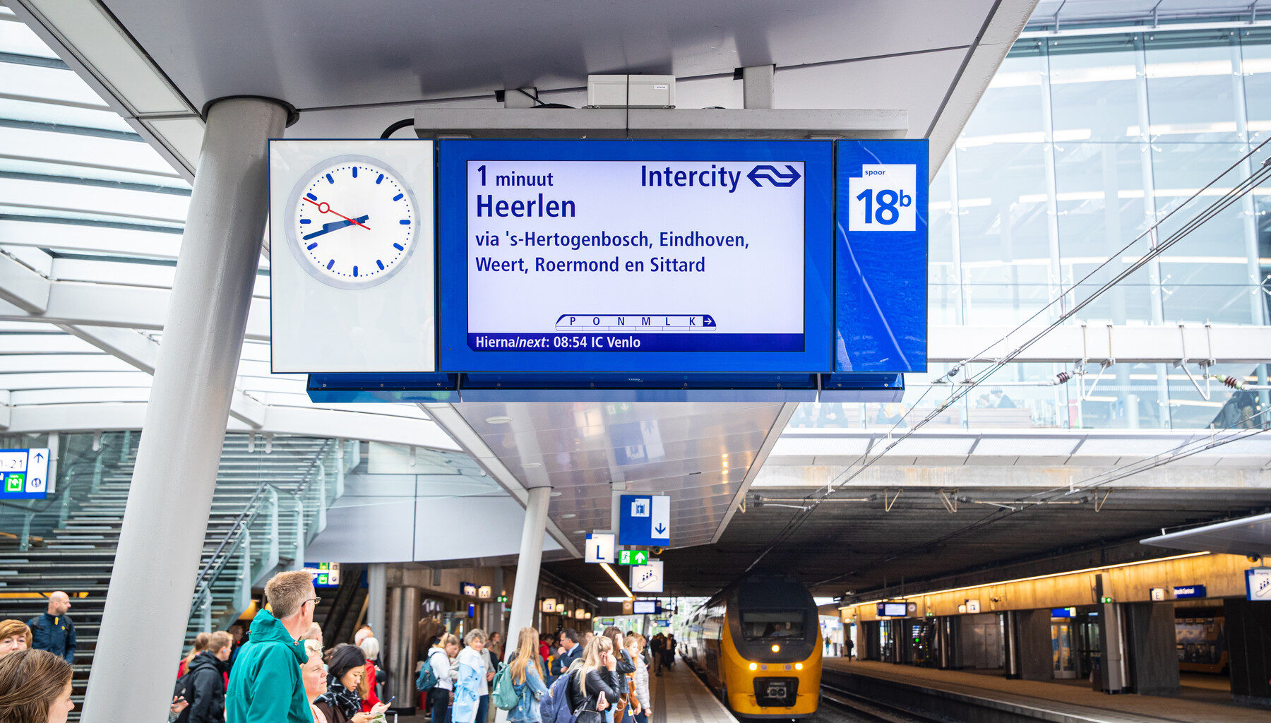 NS-informatieborden gaan naar donkere modus