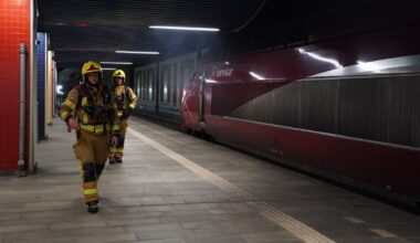 Brand in trein in ondergrondse tunnel, station Blaak ontruimd - Rijnmond