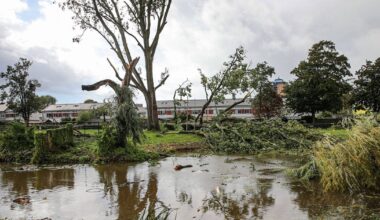 112-nieuws: Wind zorgt voor ravage in Stadskanaal • Bestuurder zwaargewond bij ongeval op N33