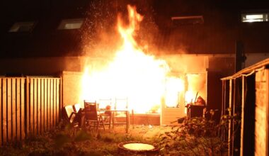 Rijtjeshuis uitgebrand, bewoner naar ziekenhuis - Rijnmond