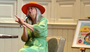 Harfsense auteur Atty van de Brake lanceert ‘De Alfabetdater’ | Cultuur