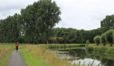 Onze reporter ging fietsen net over de grens in Noord-Brabant: “Trappen met glas wilde wijn”
