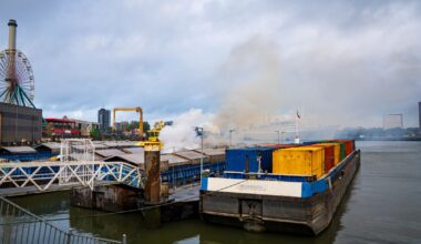Weinig over van camper na brand onder viaduct | Man schopt scène in restaurant en eist geld terug - Rijnmond