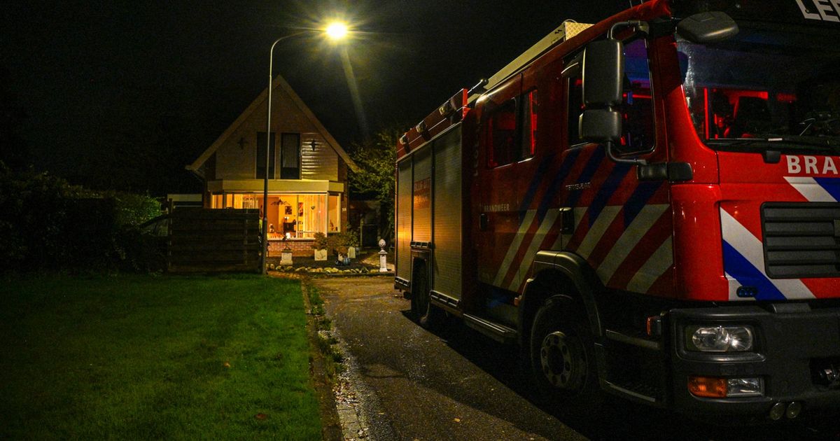 112-nieuws donderdag 30 oktober: Boom valt op huis in Zevenhuizen • Twee verdachten steekincident Wildervank aangehouden - RTV Noord