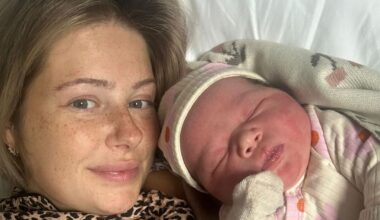 Van buikpijn naar baby: Melissa beviel zonder te weten dat ze zwanger was