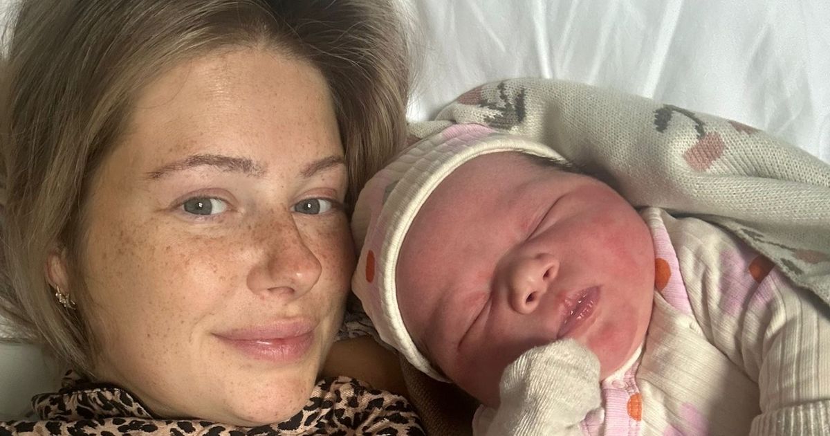 Van buikpijn naar baby: Melissa beviel zonder te weten dat ze zwanger was