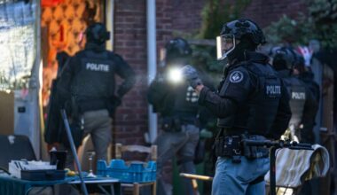 Drugs gevonden na inval politie | Auto ramt gevel supermarkt