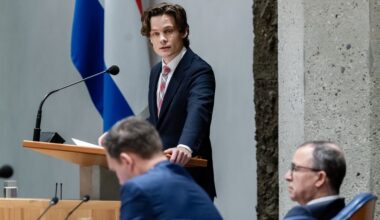 Kamerleden schieten gaten in Miljoenennota: 'Klarna-kabinet' en 'gatenkaas'