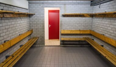 Voetbaltrainer uit Vlissingen filmde jarenlang stiekem jongens in kleedkamer