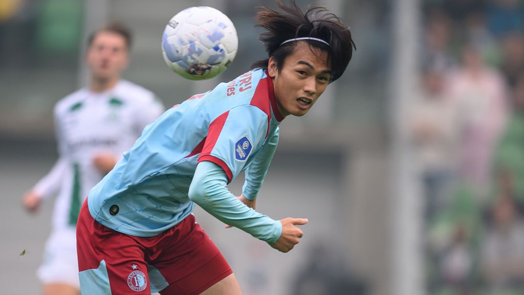 Ueda lost bij Feyenoord eindelijk Slots belofte in, ook dankzij Van Persie en Watanabe