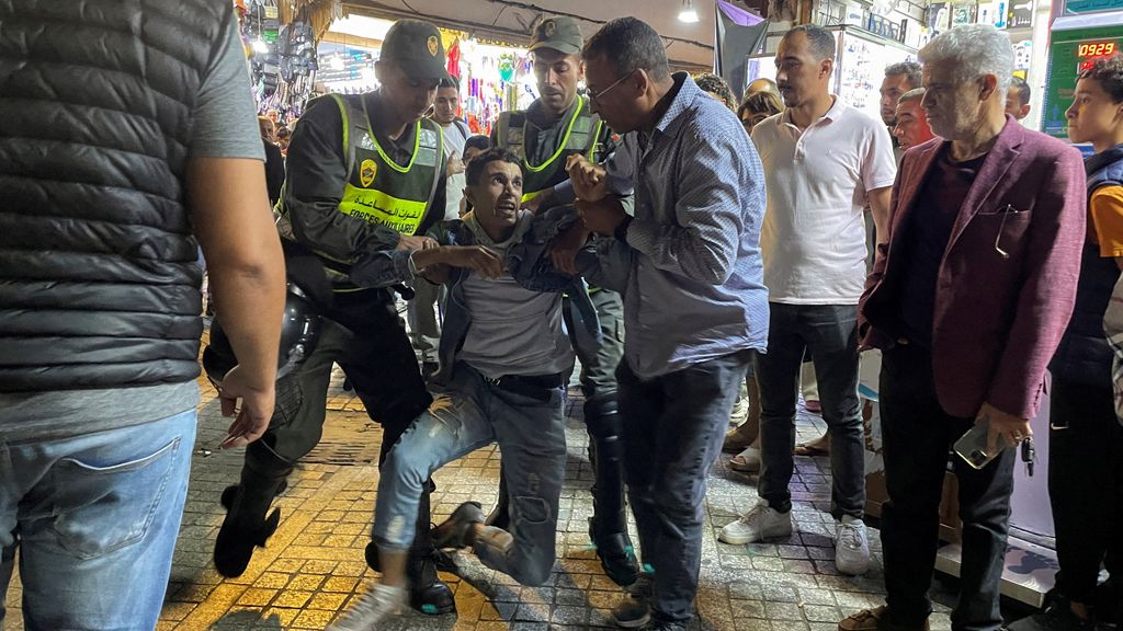 Jongerenprotesten in Marokko slaan om, twee doden bij bestorming politiebureau