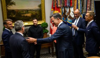 NAVO 'in alle opzichten superieur aan Rusland', toch wil Rutte meer verdediging