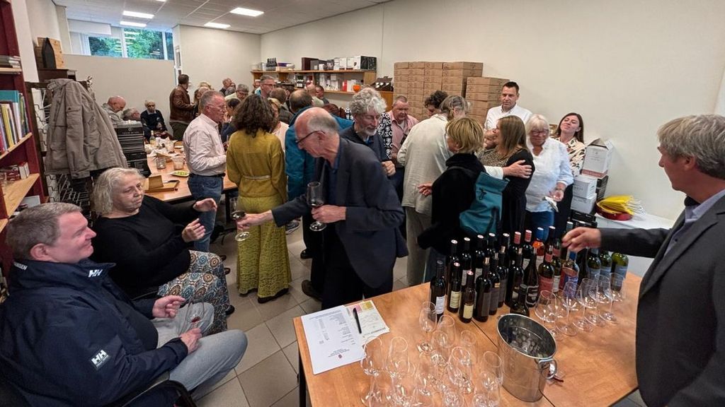 Winkel aan de Tarwekamp tien maanden na explosie weer open: 'Geeft beetje hoop'