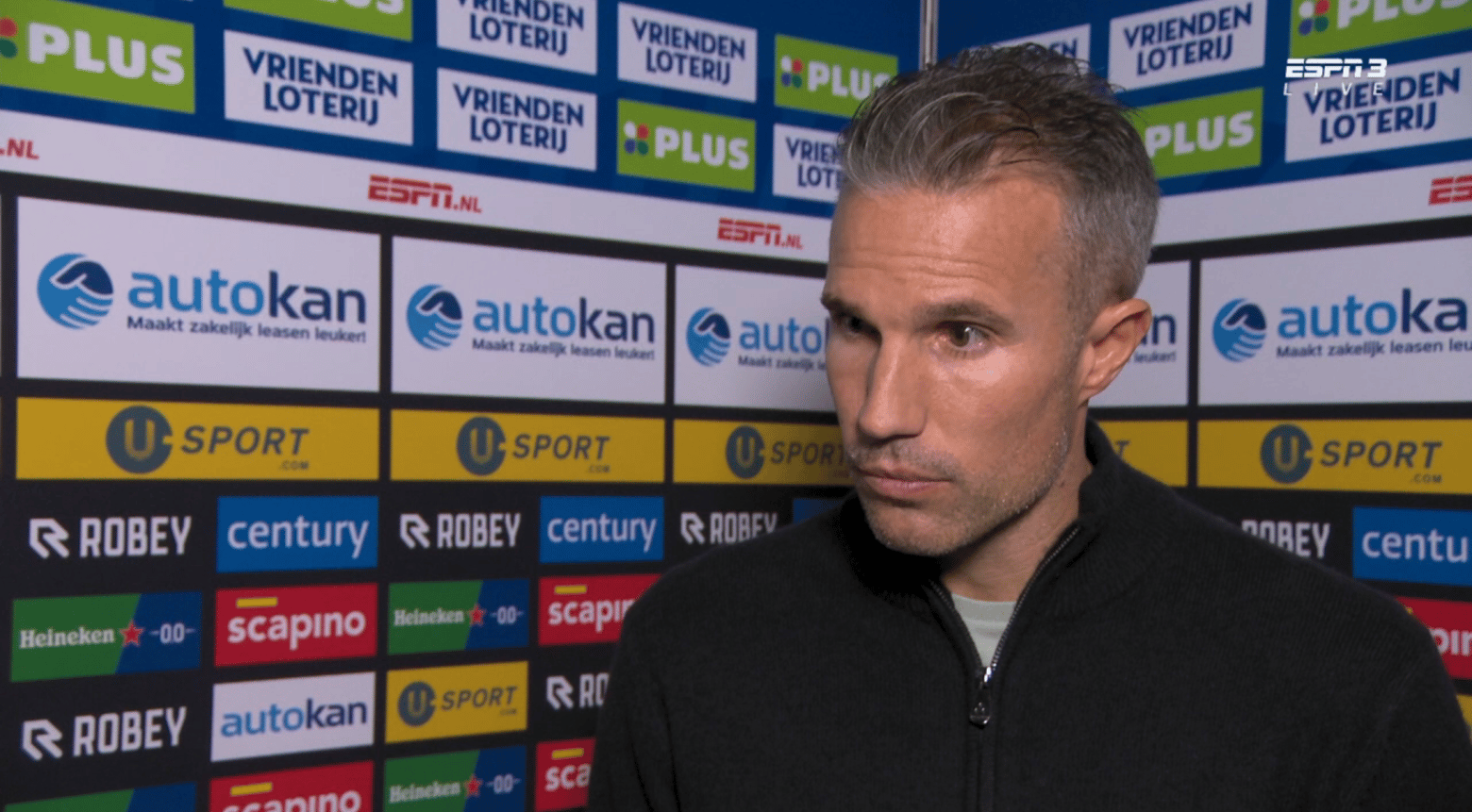 Feyenoord-coach Van Persie gaat door het stof na gele kaart tegen FC Utrecht