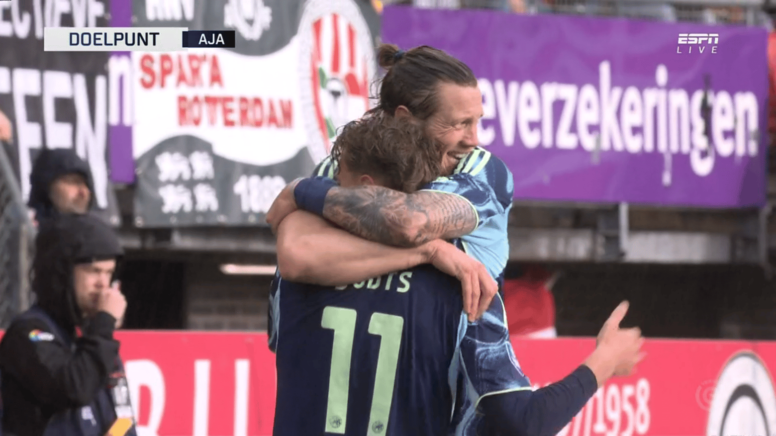 ‘Steunpilaar’ van Ajax doet iets bijzonders tegen Sparta: ‘Geweldig! Magnifiek! Fabelachtig!’