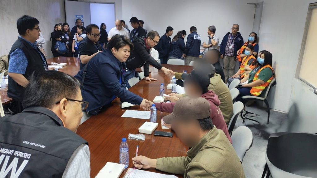 Tien Filipijnse opvarenden van aangevallen Nederlandse schip gerepatrieerd