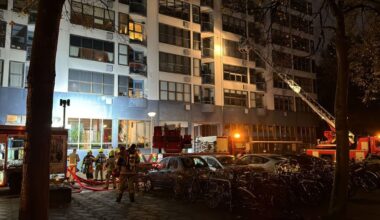Brand in flat Amsterdam Nieuw-West, circa honderd woningen ontruimd