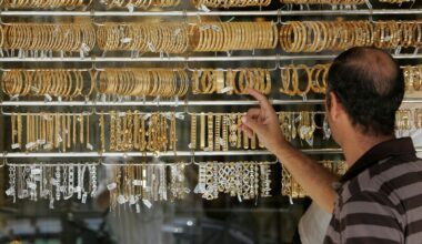 Goudprijs komt voor het eerst boven de 4000 dollar uit