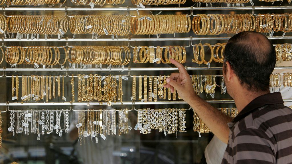 Goudprijs komt voor het eerst boven de 4000 dollar uit