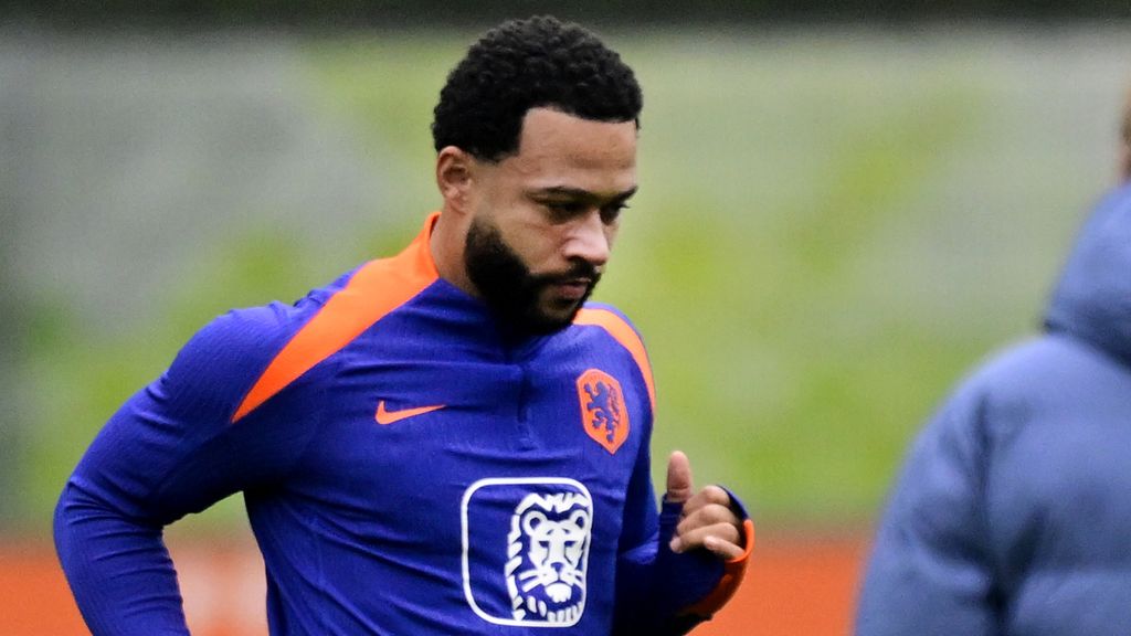 Depay sluit aan bij laatste training Oranje na vertraging door verdwenen paspoort