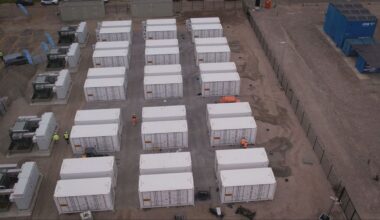 Meer reuzebatterijen, maar hoge kosten stroomnet remmen groei wel af