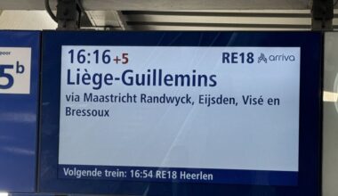 Drielandentrein rijdt heel vaak niet op tijd, maar boete blijft uit