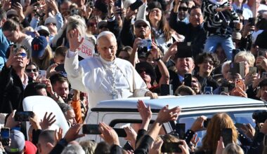 pak structurele oorzaken armoede aan