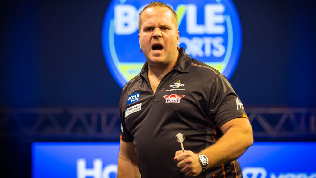 Van Duijvenbode plaatst zich eenvoudig voor kwartfinales World Grand Prix Darts