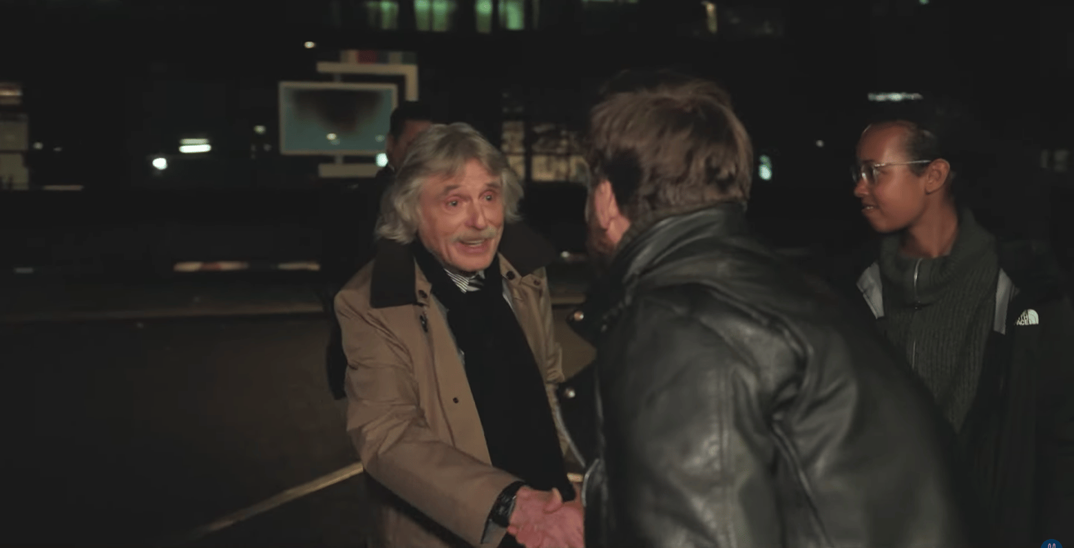 Tim Hofman stomverbaasd na ontmoeting met Johan Derksen, die hem 'eikel eerste klas' noemde