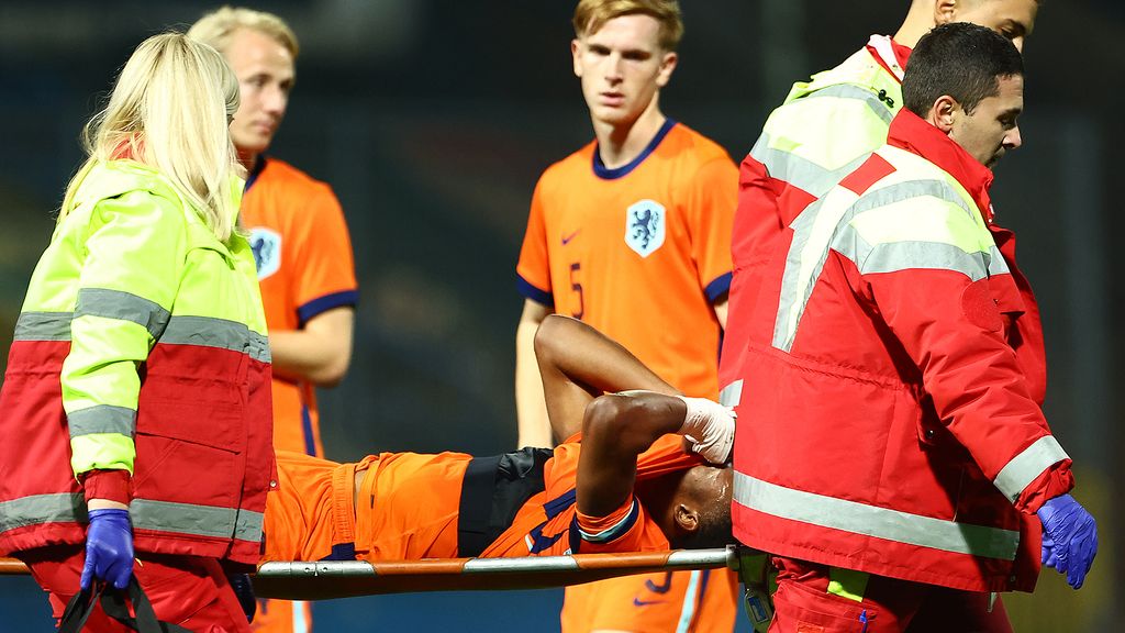 Jong Oranje wint weer niet in EK-kwalificatie, vrees voor zware blessure Milambo