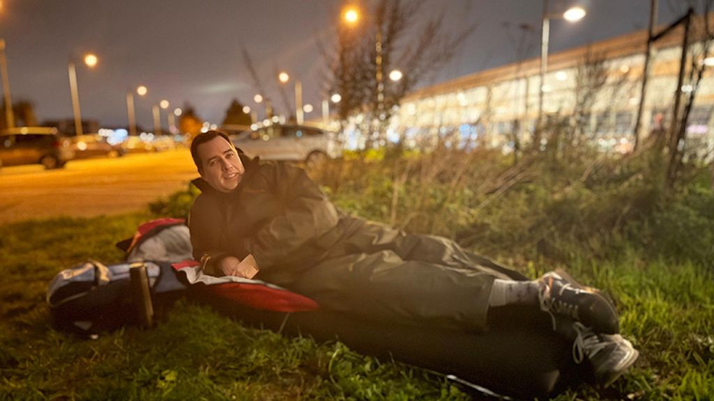 Barendrechtse wethouder slaapt buiten om aandacht te vragen voor dakloosheid