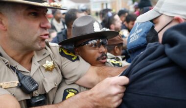 Spanningen en protest in Chicago: 'Juist Trump creëert oorlogssfeer'