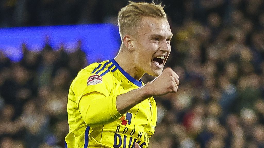 Cambuur neemt koppositie over na zege op tiental De Graafschap, grote zege FC Emmen