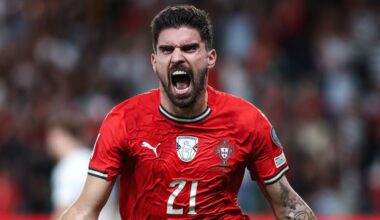 Ronaldo mist strafschop, maar Portugal sleept in blessuretijd zege binnen