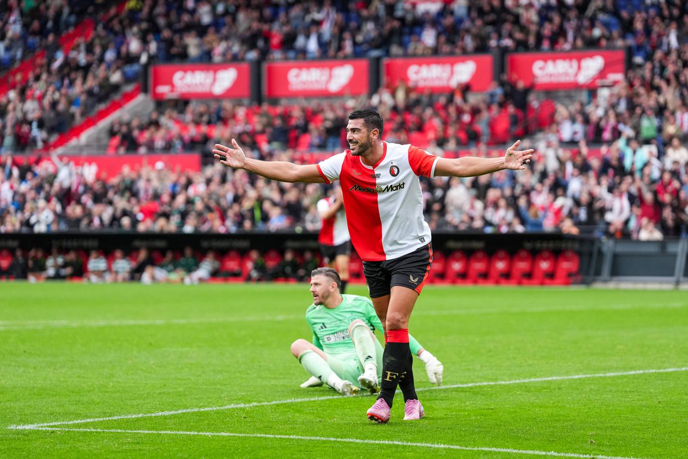 Graziano Pellè matchwinner bij duel tussen Feyenoord Legends en Celtic Legends