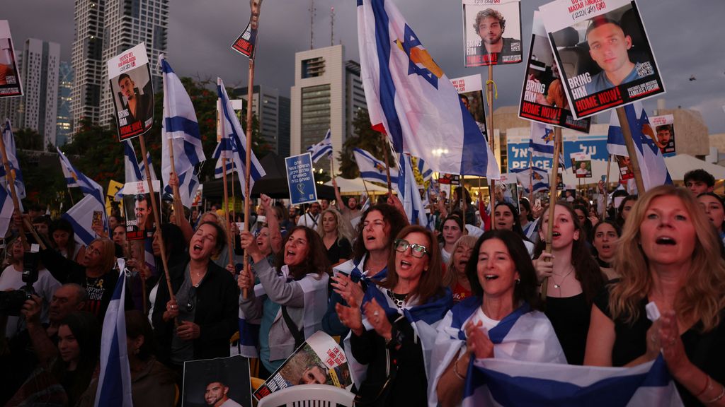 'Gijzelaars worden vrijgelaten in twee groepen, later dan gepland' • Trump zegt dat oorlog voorbij is