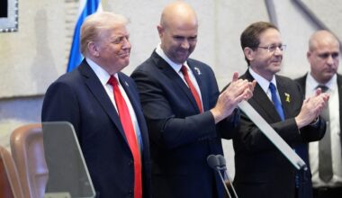 Trump met groot applaus ontvangen in Knesset • Palestijnen verwelkomd in Ramallah, Israëlische gijzelaars vrij