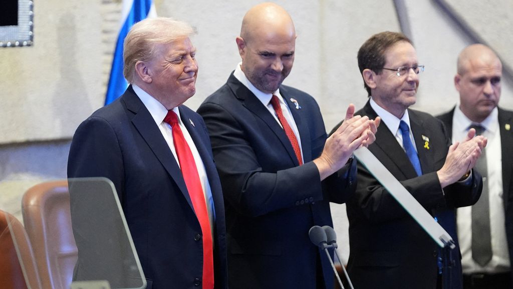 Trump met groot applaus ontvangen in Knesset • Palestijnen verwelkomd in Ramallah, Israëlische gijzelaars vrij