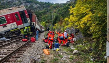 Twee treinen botsen in Slowakije, zeker twintig gewonden gemeld